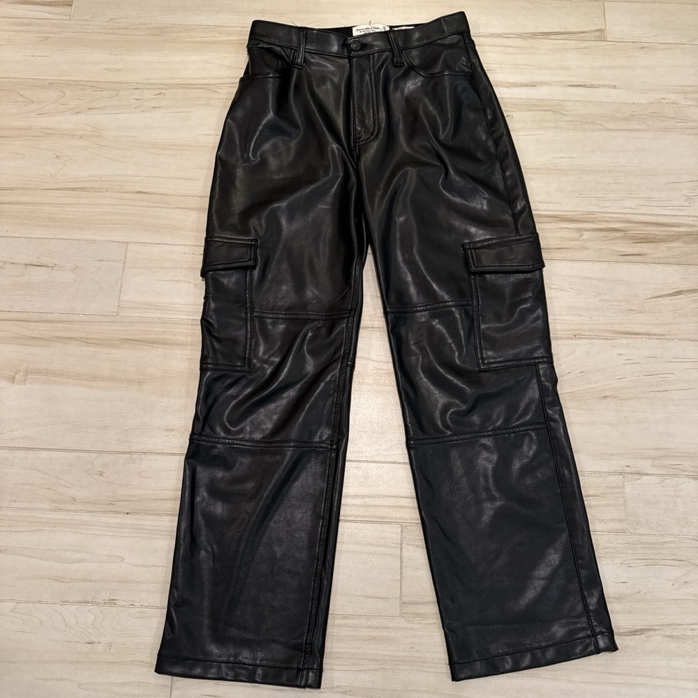 Black Vegan Leather Abercrombie and Fitch Cargo Relaxed 90s Pants Size 28/6